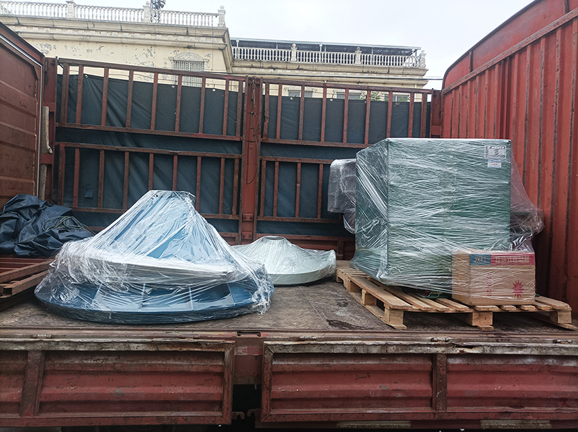 1米和1.5米直排篩底錐、1.2米旋振篩、給料機等全部發貨